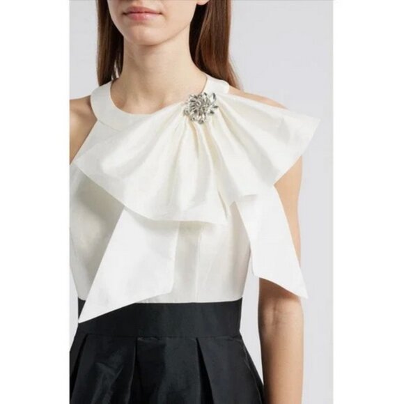 Eliza J Black Ivory Bow Crystal Mikado Ballgown - Picture 7 of 7